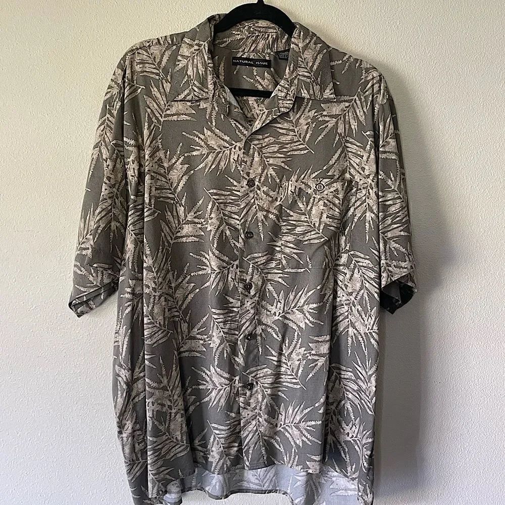 Natural Issue Men’s Button Down Short-Sleeve Shirt. Size XL.
